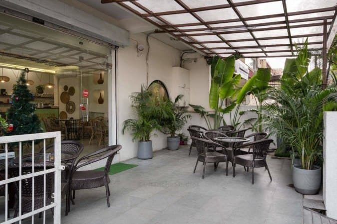 Lamington verandah with tables and greenery